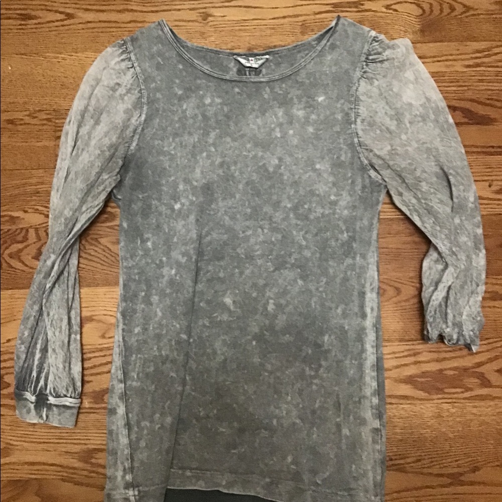 Long sleeve grey shirt